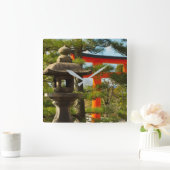 Stone Lantern and Torii Gate Quadratische Wanduhr (Zuhause)