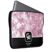 Stone Monogram Wine Laptopschutzhülle (Vorne Rechts)