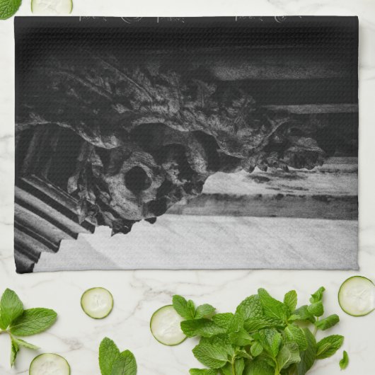 Stone Wings Skull Geschirrtuch (Gefaltet)