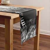 Stone Wings Skull Kurzer Tischläufer (Beispiel)