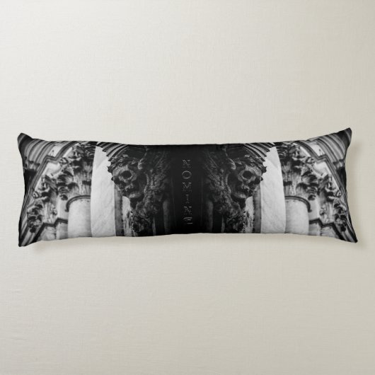 Stone Wings Skull Seitenschläferkissen (Rückseite)