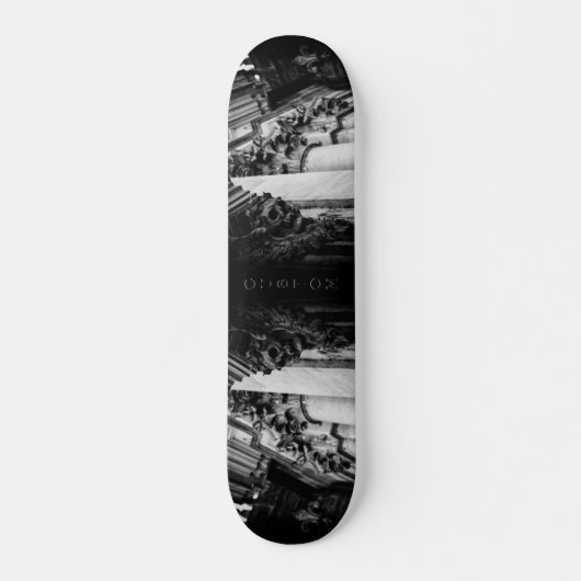 Stone Wings Skull Skateboard (Vorne)