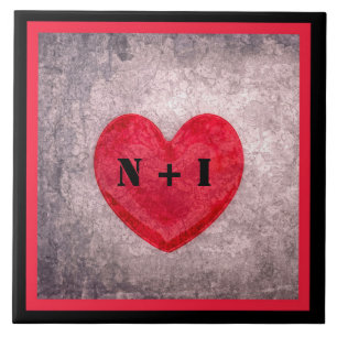 Stonealkes Herz in Karierter Schwarz-Rot-Monogramm Fliese