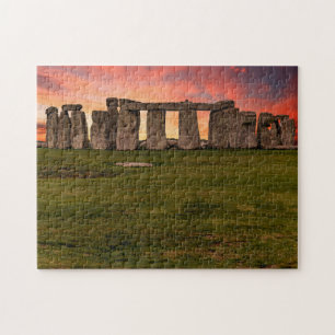 Stonehenge in England während farbenfroher Sonnenu Puzzle