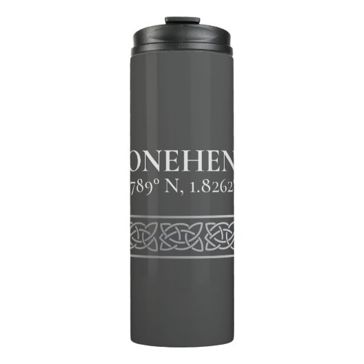 Stonehenge Latitude Longitude Dark Thermosbecher (Vorderseite)