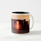 Stonehenge, Winter-Sonnenwende Zweifarbige Tasse (VorderseiteRechts)