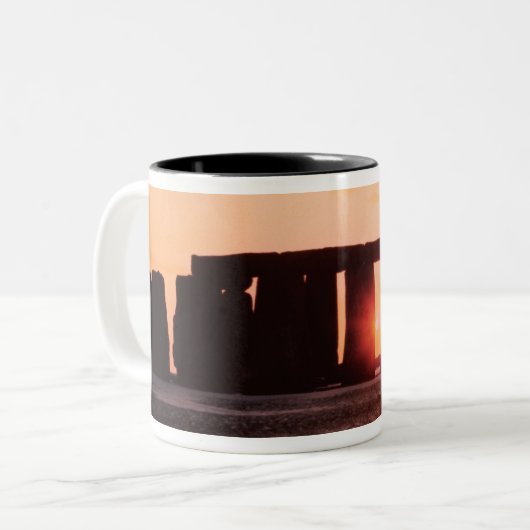 Stonehenge, Winter-Sonnenwende Zweifarbige Tasse (Vorderseite Links)