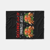 Stop Staring At My Reindeer Cute Christmas Xmas Wo Fleecedecke (Vorderseite (Horizontal))