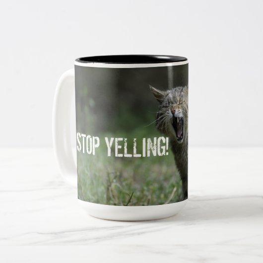 "STOP YELLING" in dieser Tasse Staaten es alles. (Vorderseite Links)
