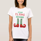 Stopp Elfing Around Funny Christmas Sprichwort T-Shirt (Vorderseite)