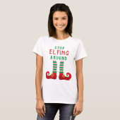 Stopp Elfing Around Funny Christmas Sprichwort T-Shirt (Vorne ganz)