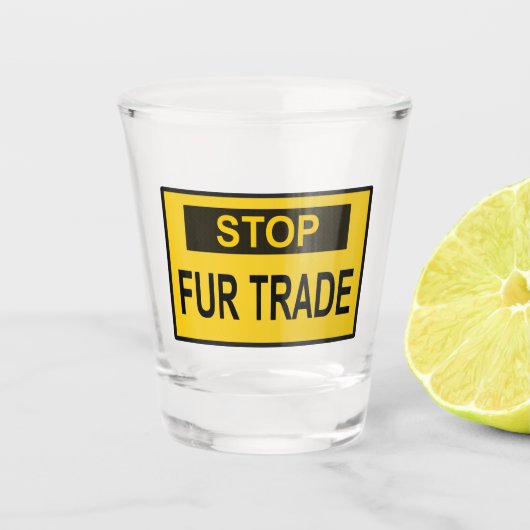 Stopp Femtrade Zeichen gelb Schnapsglas (Vorderseite)