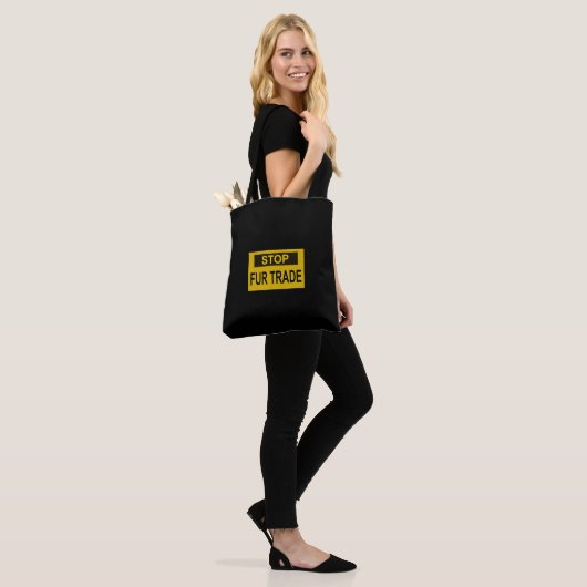 Stopp Femtrade Zeichen gelb Tasche (Am Model)