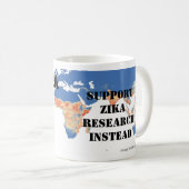 Stopp Zika / Support Research Tasse von RoseWrits (VorderseiteRechts)