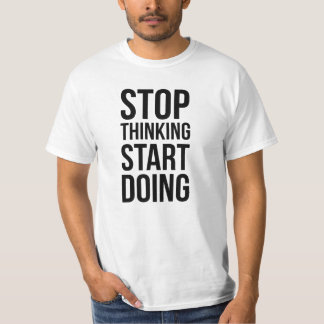 Stoppen Sie, den Anfang zu denken, der motivierend T-Shirt