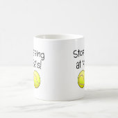 Stoppen Sie, entlang meiner Bälle (Tennisbälle) Kaffeetasse (Mittel)