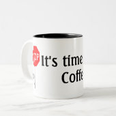 STOPPEN Sie, es ist Zeit für eine Kaffeepause! Zweifarbige Tasse (Vorderseite Links)