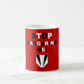 STOPPEN Sie, MICH ZU BELÄSTIGEN (Dachs) Kaffeetasse (Mittel)