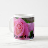 Stoppen Sie und riechen Sie die Rosen-Tasse Kaffeetasse (Vorderseite Links)