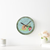 Stoppen und riechen Sie die Erdbeeren-Schnecke Runde Wanduhr (Zuhause)