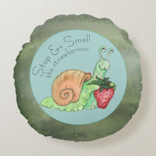 Stoppen und riechen Sie die Erdbeeren-Schnecke Rundes Kissen