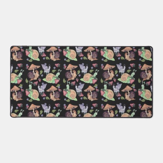 Stoppen und riechen Sie die Erdbeeren Schneckenmus Schreibtischunterlage (Vorderseite)