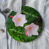 Stoppen und riechen Sie die rosa Blume Button (Beispiel)