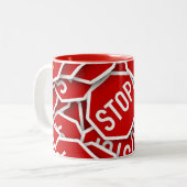 Stoppschild Zweifarbige Tasse (Vorderseite Links)