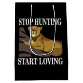 Stoppt die Jagd beginnt Lioness zu lieben Mittlere Geschenktüte (Rückseite)