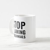 Stoppt die Schuld an den Millennials Kaffeetasse (Vorderseite Links)