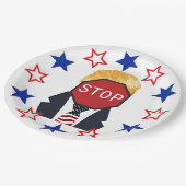 Stoppt Trump-Papierplatte Pappteller (Schrägansicht)