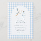 Storch Gingham Blau Junge Baby Shower Einladung (Vorderseite)