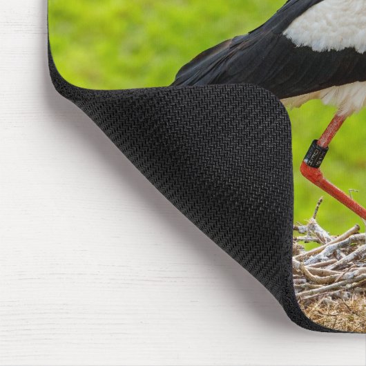 Storch im Nest mit Küken Mousepad (Ecke)