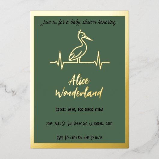 Storch in moderner Gold- und Green Baby-Dusche Folieneinladung (Vorderseite)