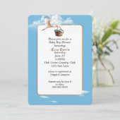 Storch mit Baby Boy im Korb Einladung (Stehend Vorderseite)