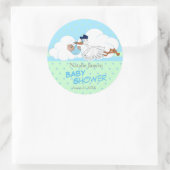 Storch mit einem Niedlichen kleinen Baby Runder Aufkleber (Tasche)