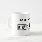 "Stören Sie nicht - introvert bei der Arbeit" Kaffeetasse (Vorderseite Links)