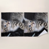"Störenfried: Die Mischlinge Tabby Kitten Strandtuch (Vorderseite)