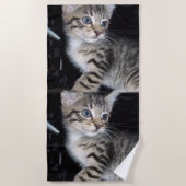 "Störenfried: Die Mischlinge Tabby Kitten Strandtuch (Vorderseite)