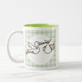 Stork Baby Delivery Zweifarbige Tasse (Links)