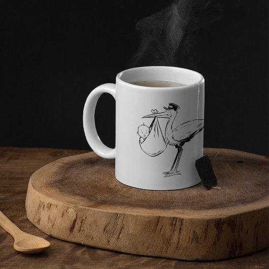 Stork mit einer Baby-Tasse Kaffeetasse