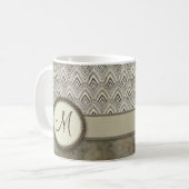 Storm Gray Feather Pattern mit Monogramm Kaffeetasse (Vorderseite Links)