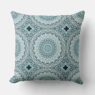 Stormy Blue und Gray Mandala Pattern Kissen