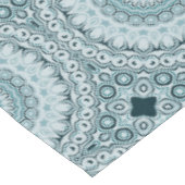 Stormy Blue und Gray Mandala Pattern Tischdecke (Schrägansicht)