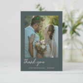 Stormy Gray ・ Handgeschriebene Script Wedding Dankeskarte (Stehend Vorderseite)