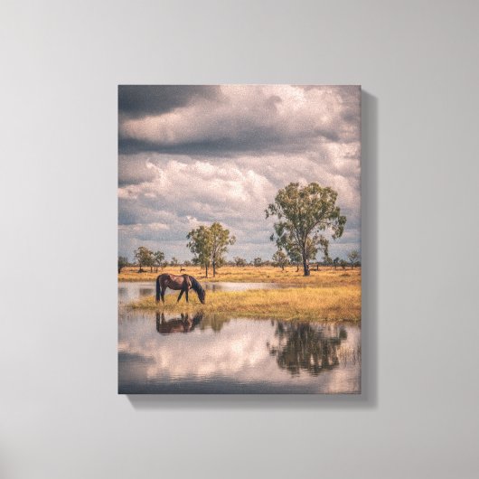 Stormy Sky Horse Pond Reflection Art Leinwanddruck (Vorderseite)