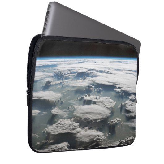 Stormy Sky über dem Amazonas Laptopschutzhülle (Vorne Rechts)
