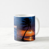 Stormy Sunset Beach Canvas Print | Lone Palm Drama Kaffeetasse (VorderseiteRechts)