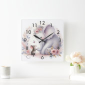 Storybook Woodland Babies Elefanten und Maus Quadratische Wanduhr (Zuhause)