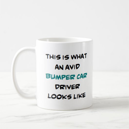 Stoßwagenfahrer, begeistert kaffeetasse (Links)